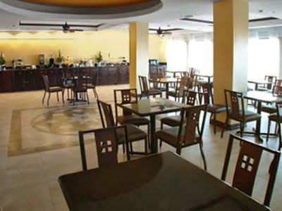 Super 8 By Wyndham Hidalgo/Mcallen Area ภายนอก รูปภาพ